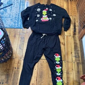 Sweatshirt size XXXL, sweatpants size medium